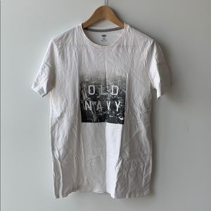 Old Navy New York T-Shirt. NYC skyline.
